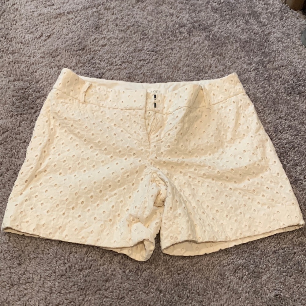 Ann Taylor Loft beige patterned shorts